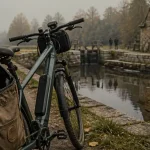 Canal de Nantes à Brest en vélo électrique : vélo électrique sur le chemin de halage